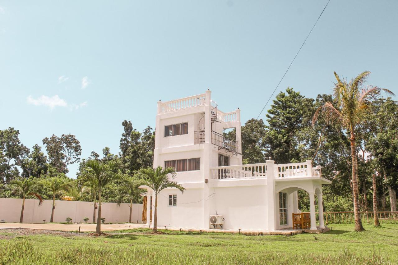 Joe'S Castle Bed & Breakfast Sagbayan Bagian luar foto